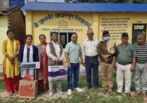 जन्मदिनको अवसरमा विद्यालयलाई कम्प्युटर सेट हस्तान्तरण