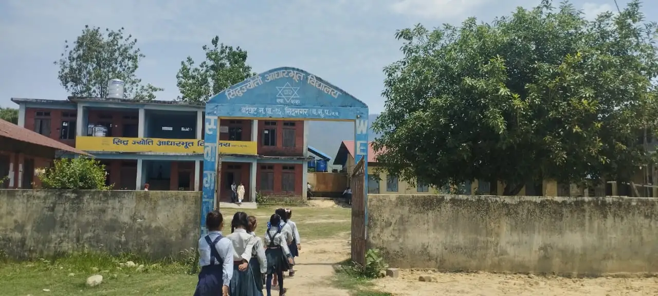 एक महिनादेखि बन्द रहेका बर्दघाटका सामुदायिक विद्यालय सञ्चालनमा